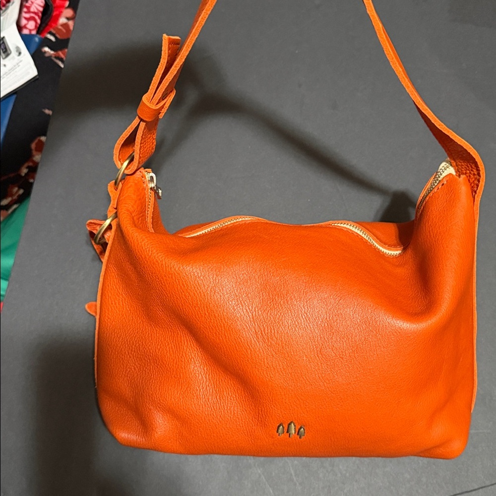 Elegant Orange Leather Shoulder Bag - Picture 9 of 16